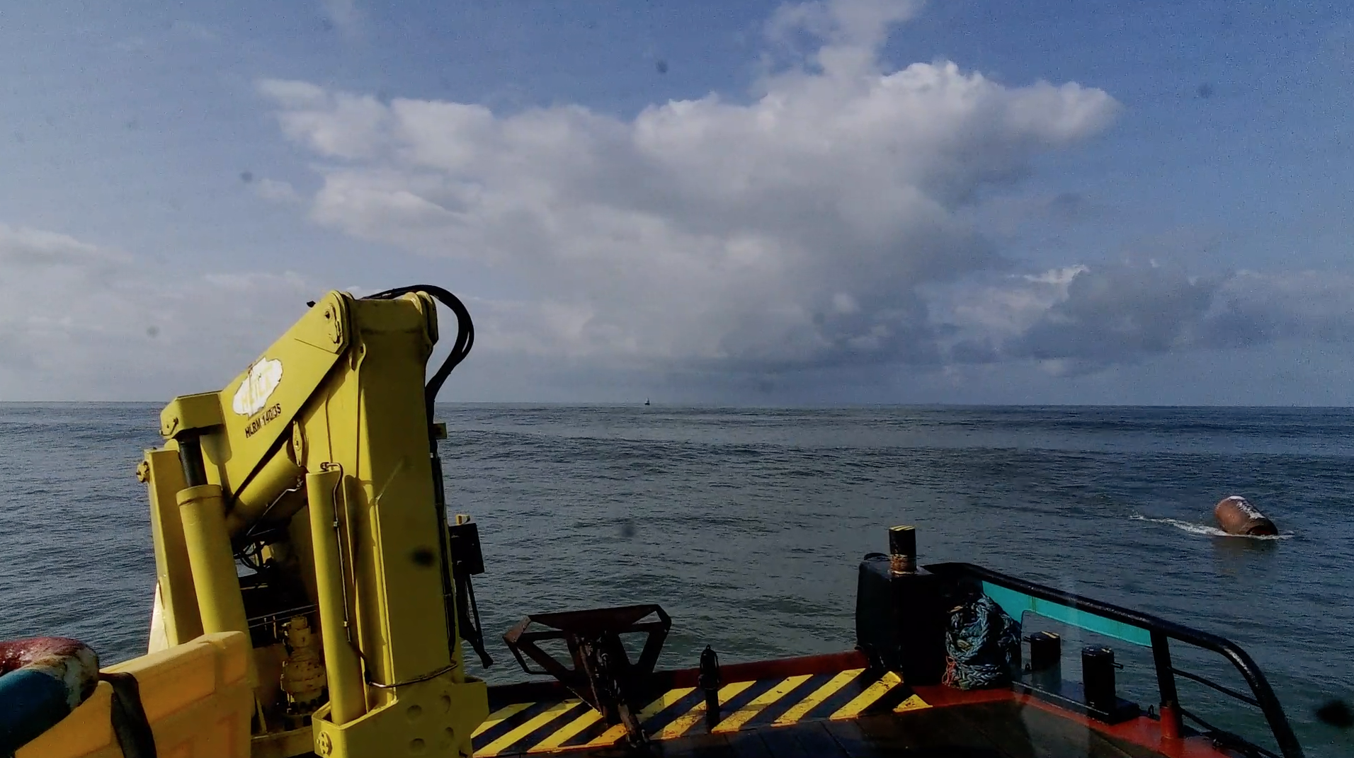Le voilier-cargo Grain de Sail III sous voiles en pleine mer